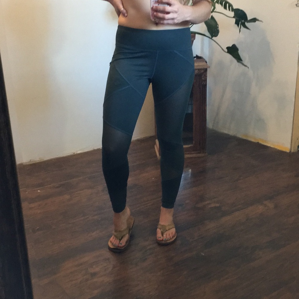 Forever21 mesh workout leggings